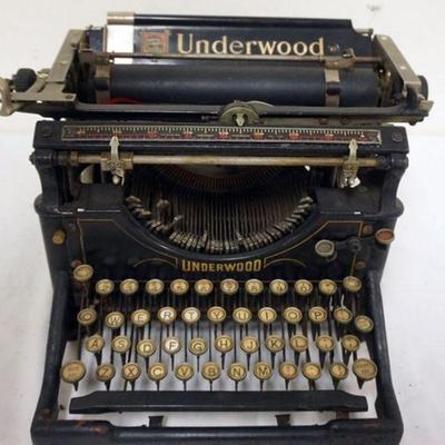 1142	ANTIQUE UNDERWOOD TYPEWRITER
