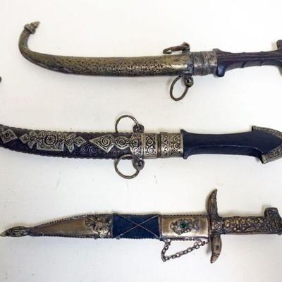 1082	3 MOROCCAN DAGGERS, LARGEST APPROXIMATELY 16 IN
