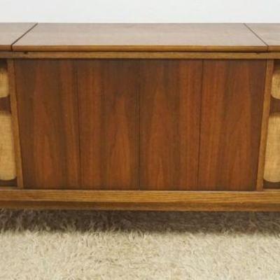 1176	MID CENTURY MODERN CONSOL STEREO CABINET, N STEREO, APPROXIMATELY 61 IN X 16 IN X 28 IN H
