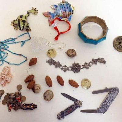 1259	GROUP OF ASSORTED JEWELRY, BUTTONS, POCKET KNIVES, ETC.
