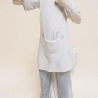1019	LLADRO *DENTIST* FIGURE, APPROXIMATELY 14 IN HIGH
