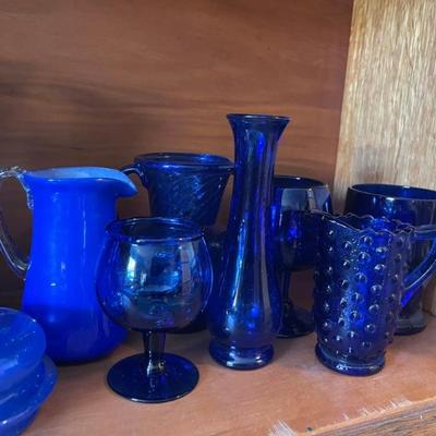 blue vases abd cupos