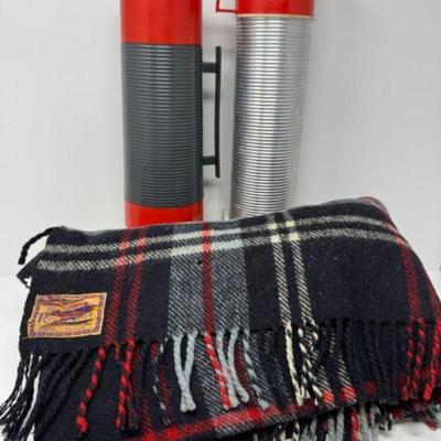﻿Retro Thermos Bottles & Classic Large Tartan Wool Scarf	