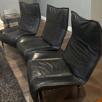 3 Seater Leather Verandah Sofa by Vico Magistretti
Italian Three-Seat Flexible Veranda Sofa in Black Leather by Vico Magistretti for...