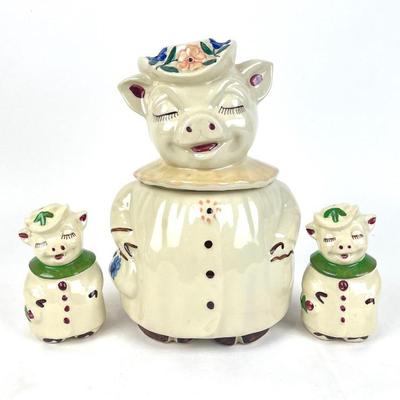 #189 • Shawnee Pottery Winnie Clover Cookie Jar And Salt And Pepper Shakers
WWW.LUX.BID