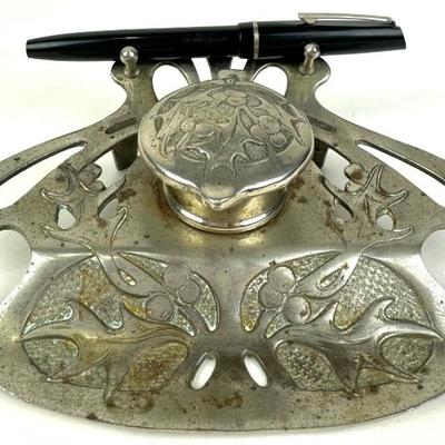 #252 • 1920's Art Nouveau Ink Well w/ Pen Holder- Pressed Steel
WWW.LUX.BID