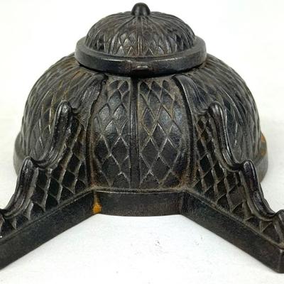 #253 • Cast Iron Antique Inkwell w/ Porelain Insert & Pen Holder
WWW.LUX.BID