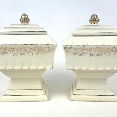 #324 • Vintage 1961 McCoy "Wedding Cake" Cookie Jars (2)
WWW.LUX.BID