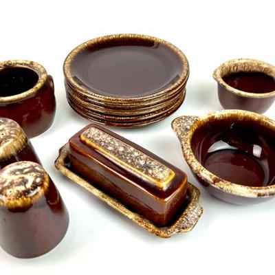 #30 • Hull Brown Drip Glaze Pottery Serving Pieces
WWW.LUX.BID