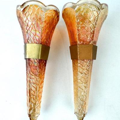 #106 • 2 Antique Car Bud Vases in Marigold Carnival Glass
WWW.LUX.BID
