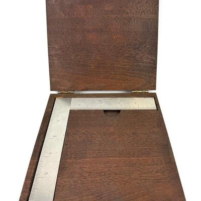 #132 • Brown & Sharpe #547 Machinists Square in Box
WWW.LUX.BID