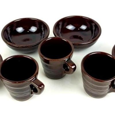 #28 • Mar-Crest Daisy Dot Dark Brown Pottery- 4 Bowls & 3 Mugs
WWW.LUX.BID