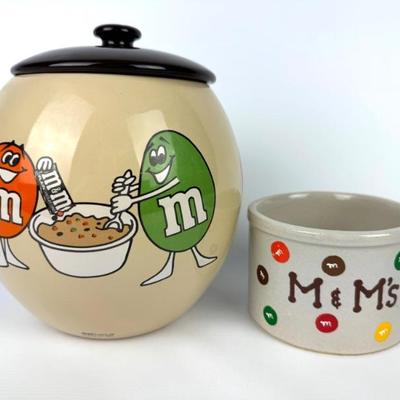 #160 • M&M Candies Cookie Jar 1982 and Robinson Ransbottom #21 Low Jar
WWW.LUX.BID