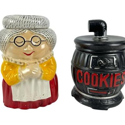 #305 • Pot Belly Stove And McCoy Grandma Cookie Jars
WWW.LUX.BID