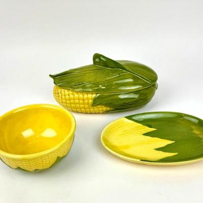 #7 • Vintage Shawnee Corn King Casserole, Oval Plate & Bowl
WWW.LUX.BID