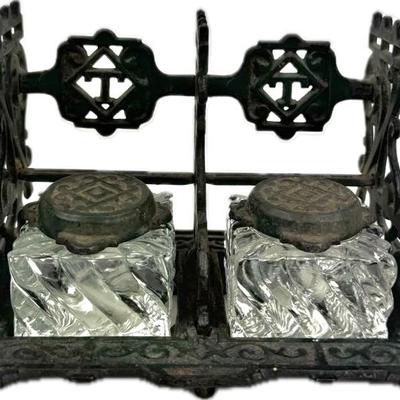 #236 • Antique Tatum’s Metal Inkstand and Glass Bottles
WWW.LUX.BID