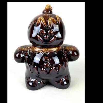 #113 • Hull Pottery Gingerbread Man Drip Glaze Cookie Jar
WWW.LUX.BID