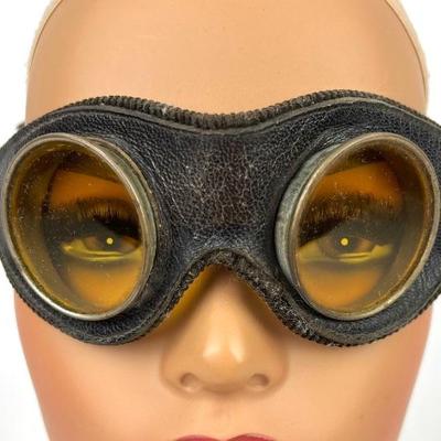 #198 • Vintage Motorcycle Goggles with Yellow Lens
WWW.LUX.BID
