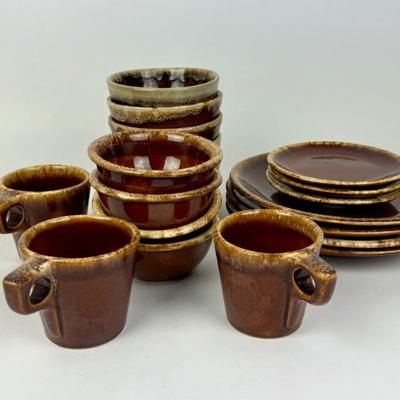 #173 • 20 Piece Hull Brown Drip Dinnerware
WWW.LUX.BID