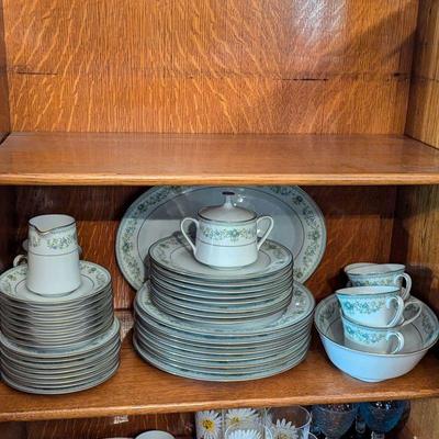 Set of Contemporary Fine China by Noritake - Spring Meadow