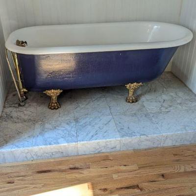 Antique Clawfoot Bathtub
