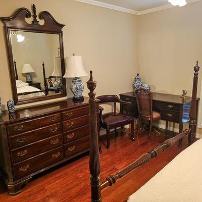 Ethan Allen "Georgian Court" small dresser with mirror