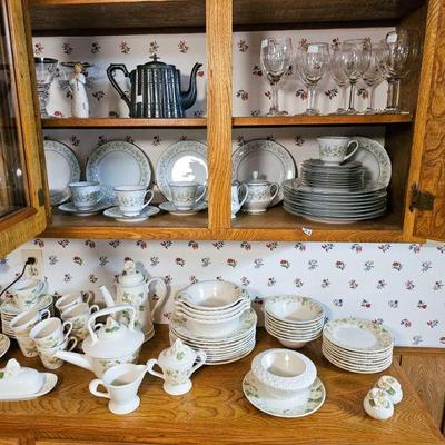 Bottom shelf - Noritake