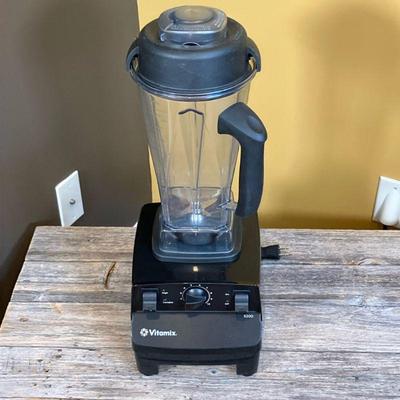 Vitamix 5200 Blender | Top of the line Vitamix 5200 Blender. - l. 7” x w. 9” x h. 20.5” in

