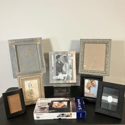 (8pc) Frame Lot | Seven assorted wood and metal frames. Also includes a Sony S-Frame DPF-D1010. - l. 11.5” x h. 13.5” in (Large Grey...