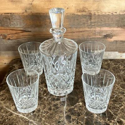 (5pc) Godinger Decanter & Glasses | Godinger Aberdeen Lead Crystal Whiskey Decanter and four matching glasses. - h. 11.5 x dia. 5” mm


