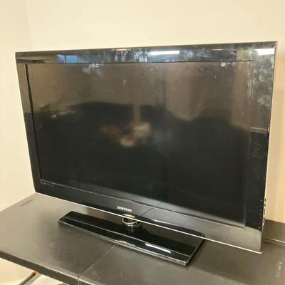 Samsung TV #3 | 39” Samsung Flat Screen TV. Model LN40B500 P3F. Nov 2009. - l. 39” x w. 9” Base x h. 27” in

