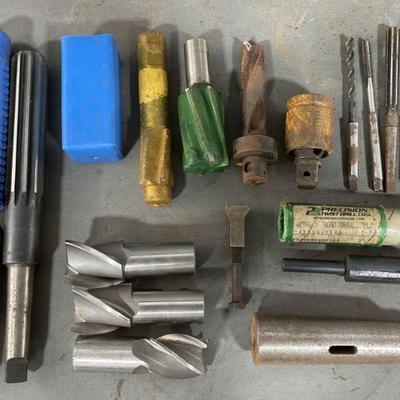 Lot 422 | Large End Mills, Tool Holders & More

