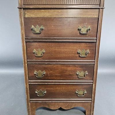 Lot 242 | Vtg Jewlery Box
