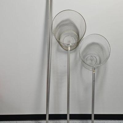 Lot 383 | Collapsible Metal Smelt Nets

