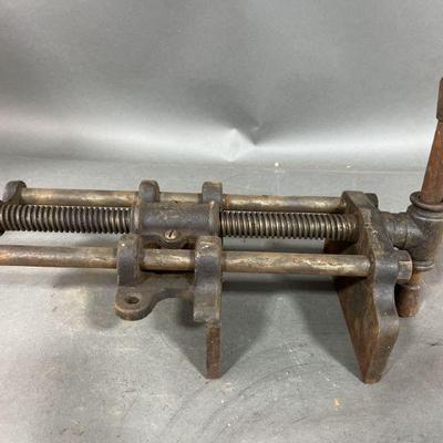 Lot 384 | Large Antique W.C. Toles Vise
