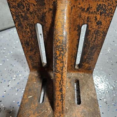 Lot 295 | Right Angle Iron
