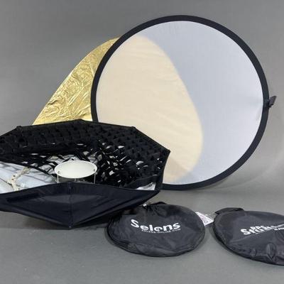 Lot 173 | Collapsible Octagon Softbox & Reflectors

