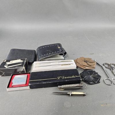 Lot 413 | Vtg Wallets and More
