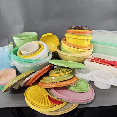 Lot 307 | Tupperware
