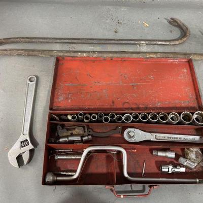 Lot 409 | Hex Set 1/2" to 1 1/4" Wrench & Crowbars
