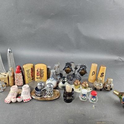 Lot 405 | Vtg Salt And Pepper Lot
