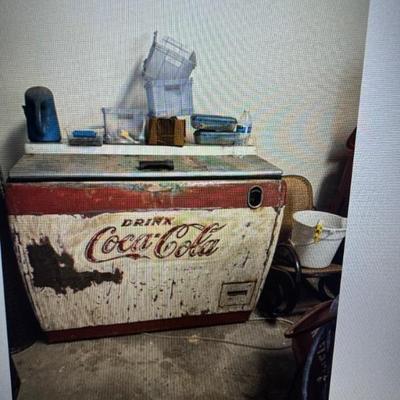 Vintage Coca Cola Top Load Cooler Refrigerator, Refrigeration Works and Its nice and Cold 