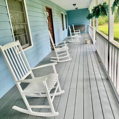 Cracker barrel style ROcking chairs 4 white, 1 black