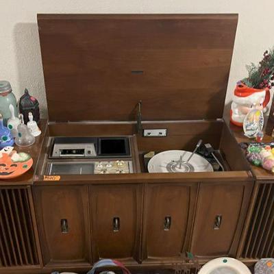 Vintage Stereo & Cabinet