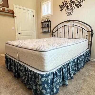Queen Size Metal Bed Frame with Serta Mattress Set - SUPER CLEAN
$250.00