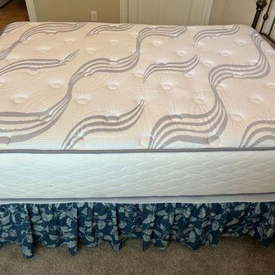 Queen Size Metal Bed Frame with Serta Mattress Set - SUPER CLEAN
$250.00