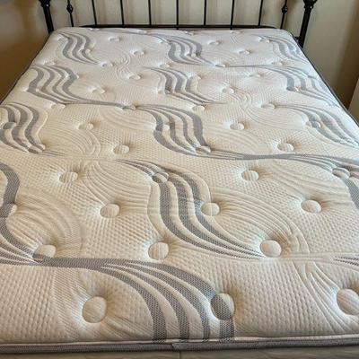 Queen Size Metal Bed Frame with Serta Mattress Set - SUPER CLEAN
$250.00