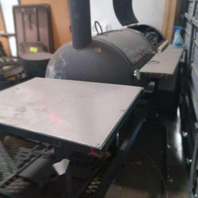 BBQ SMOKER ON WHEELS
