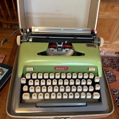 Royal Typewriter 