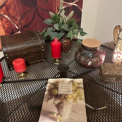 Table Top • Vignette